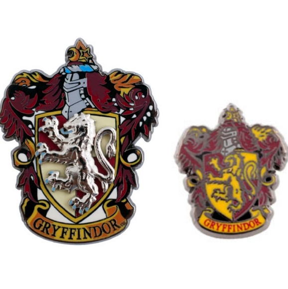 🧙‍♂️Universal studios Gryffindor pin set of 2 - Picture 1 of 2